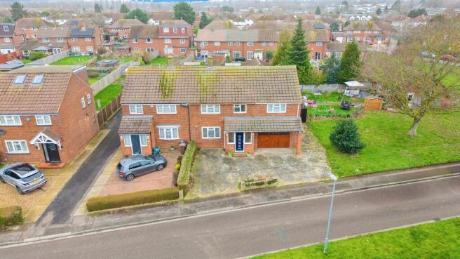 5 bedroom semi-detached house for sale