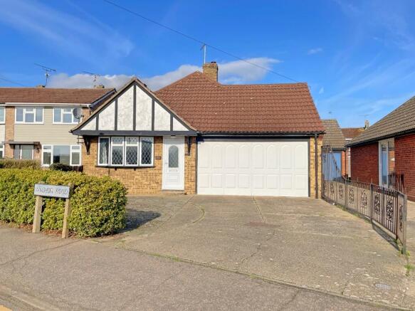 2 bedroom detached bungalow for sale