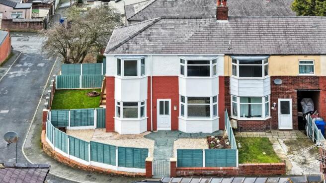 4 bedroom end of terrace house for sale