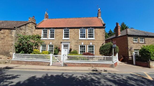 5 bedroom end of terrace house for sale