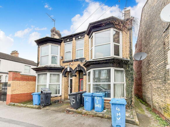 4 bedroom flat for sale