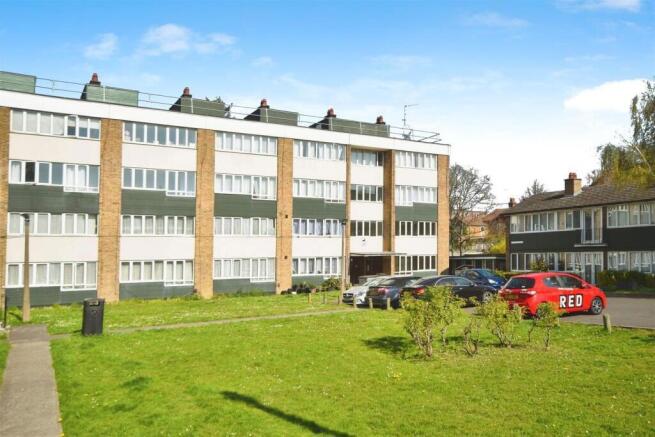 2 bedroom maisonette for sale