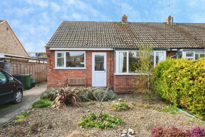 2 bedroom semi-detached bungalow for sale