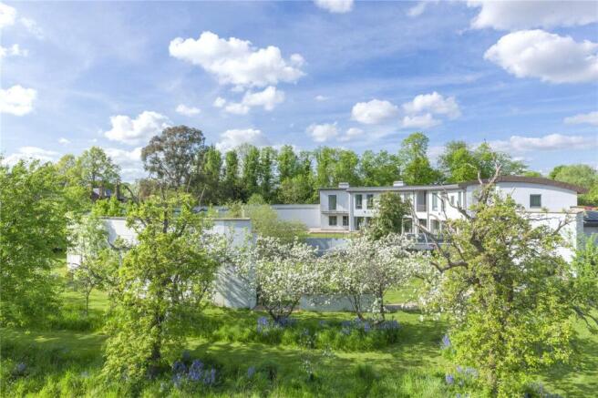 6 bedroom detached house for sale