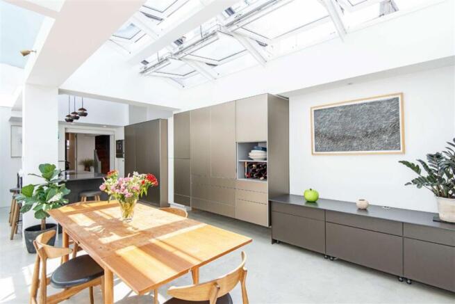 6 bedroom house for sale