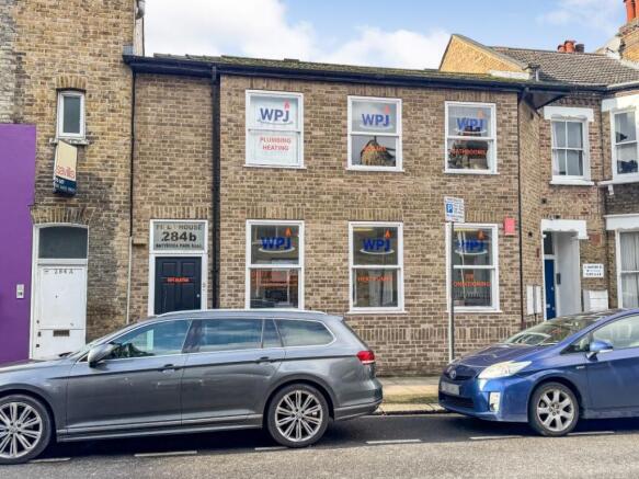 Terraced house for sale