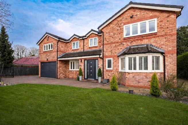 5 bedroom detached house for sale