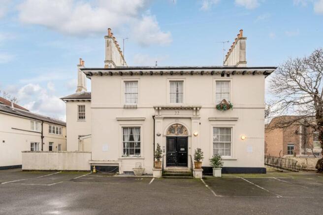 Studio flat for sale