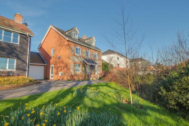 5 bedroom detached house for sale