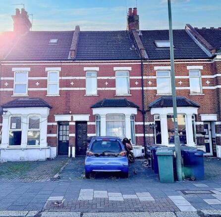 5 bedroom terraced house for sale