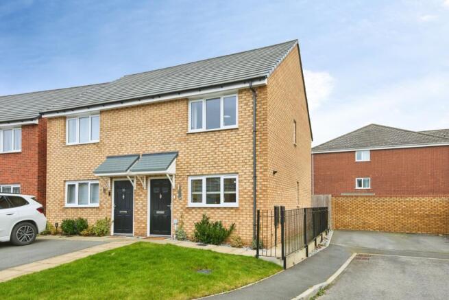 2 bedroom semi-detached house for sale