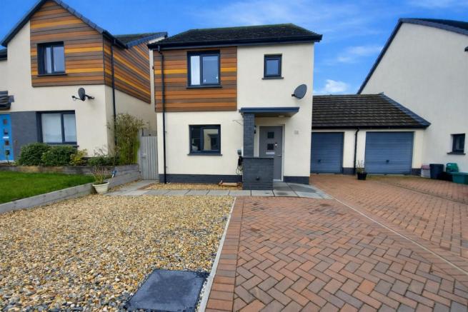 3 bedroom link detached house for sale