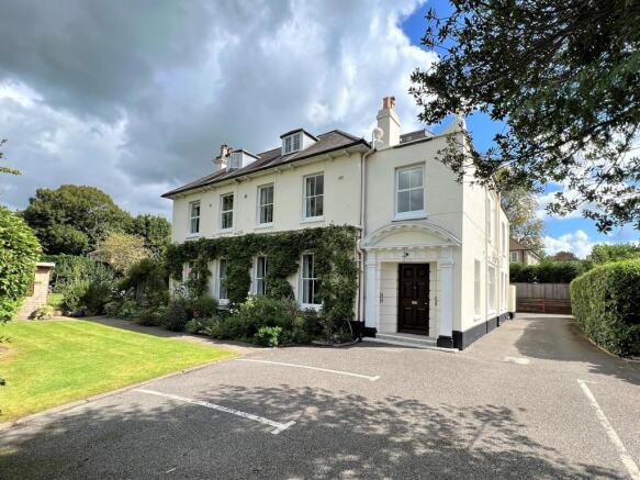 Studio flat for sale