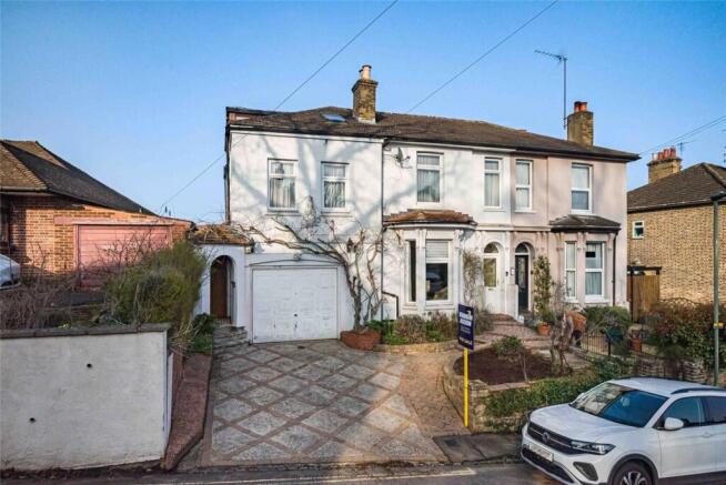 5 bedroom semi-detached house for sale