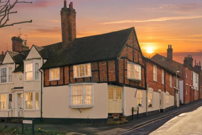 4 bedroom end of terrace house for sale