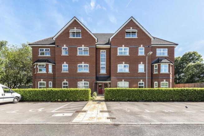 3 bedroom flat for sale