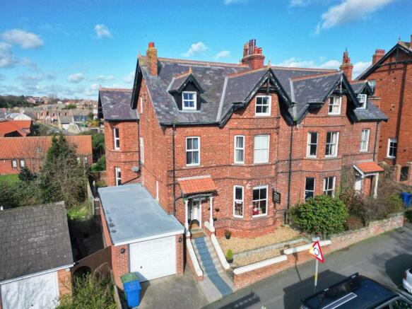 7 bedroom semi-detached house for sale