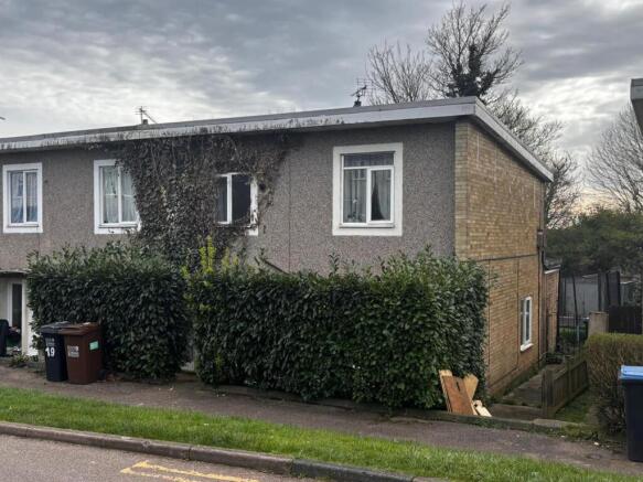 4 bedroom end of terrace house for sale