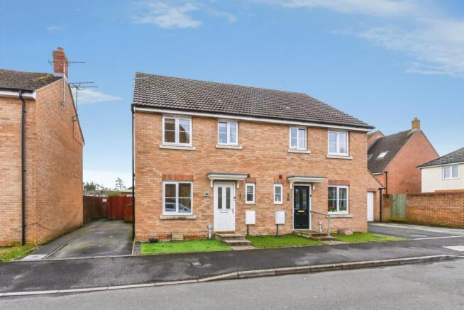 2 bedroom semi-detached house for sale