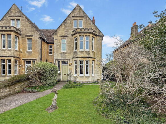 5 bedroom end of terrace house for sale