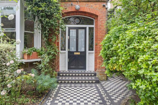 5 bedroom semi-detached house for sale