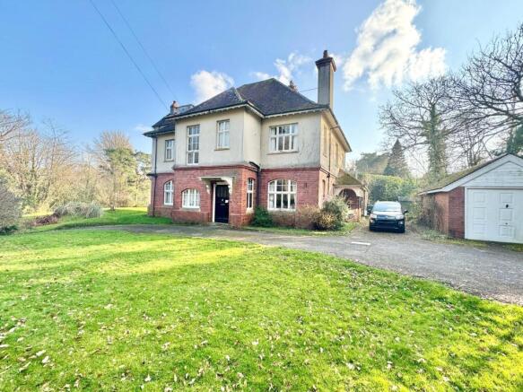 8 bedroom detached house for sale