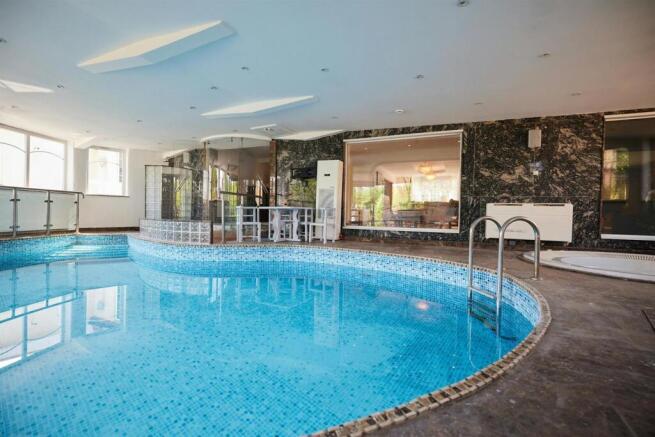 8 bedroom detached house for sale