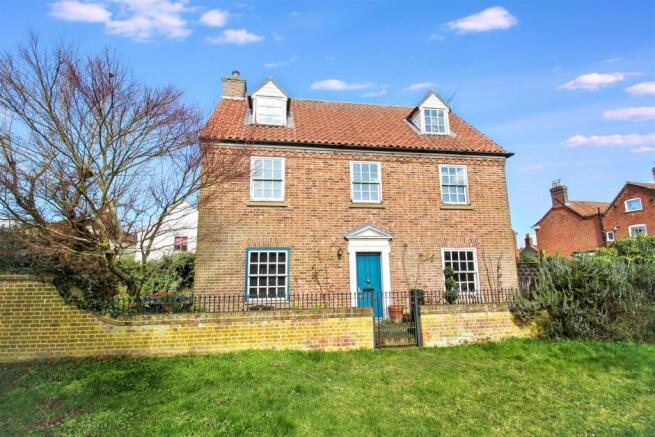 5 bedroom detached house for sale