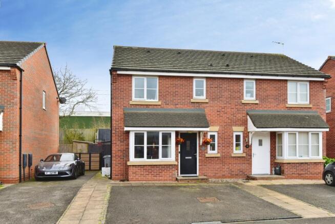 3 bedroom semi-detached house for sale