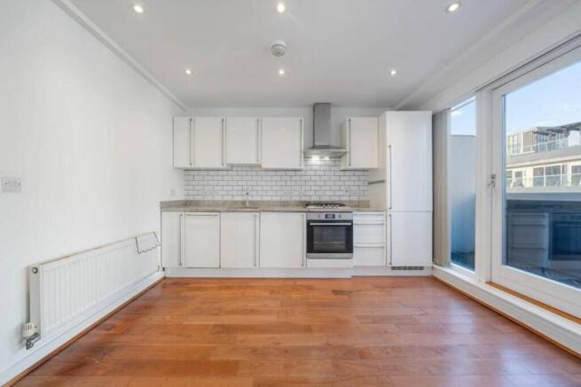 3 bedroom flat for sale