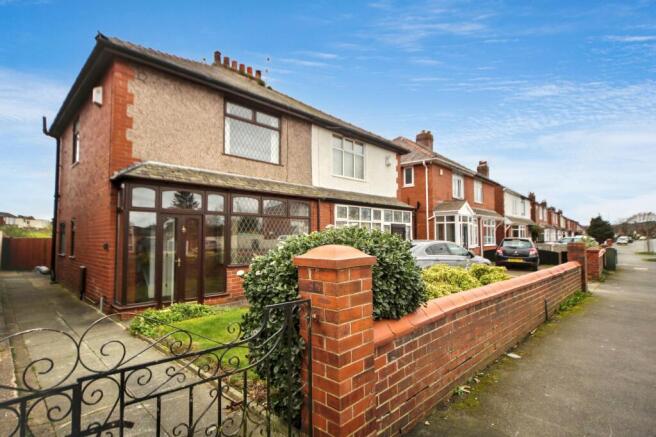 2 bedroom semi-detached house for sale