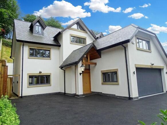 6 bedroom detached house for sale