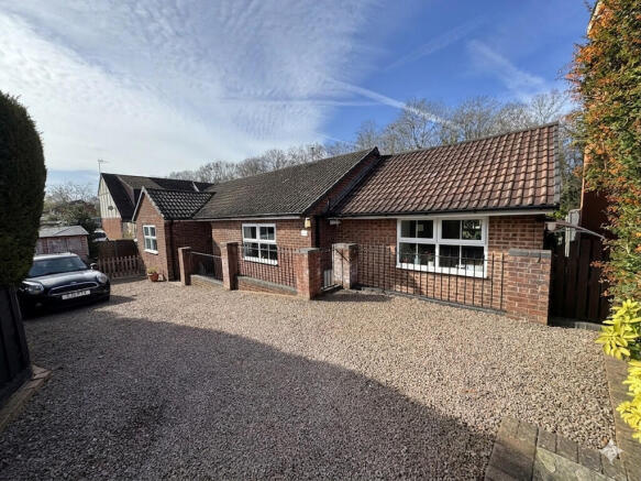 2 bedroom detached bungalow for sale
