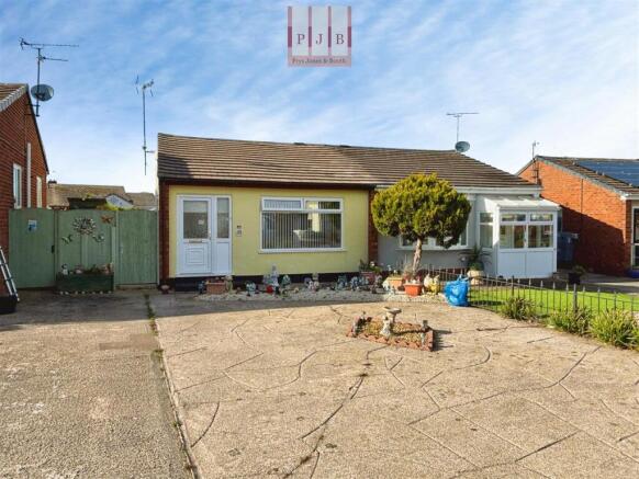 1 bedroom semi-detached bungalow for sale