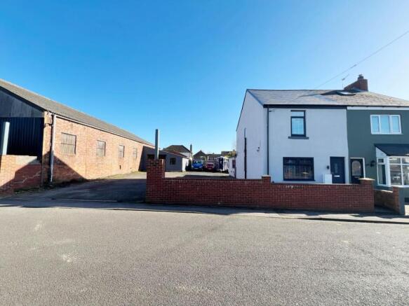 2 bedroom semi-detached house for sale