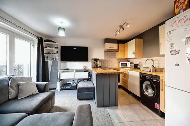 2 bedroom ground floor flat for sale