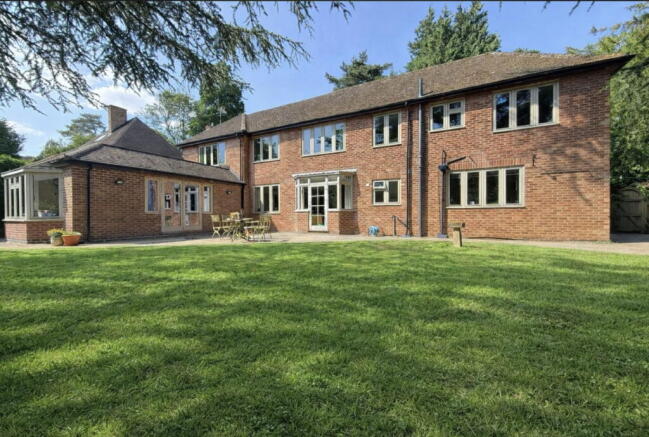 6 bedroom detached house for sale