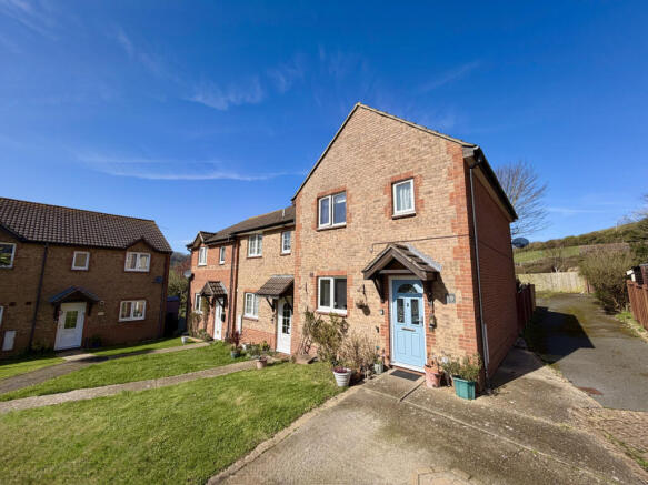 3 bedroom end of terrace house for sale