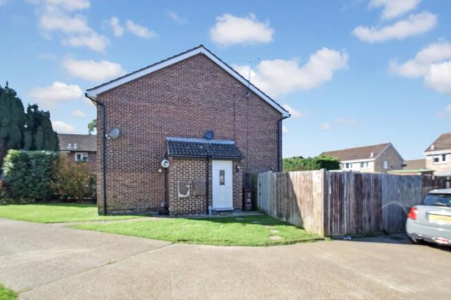 1 bedroom semi-detached house for sale
