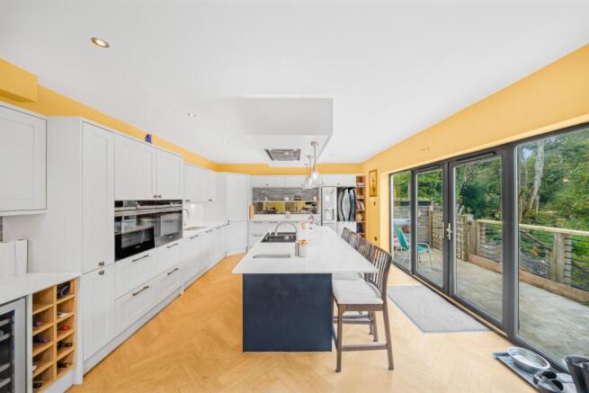 5 bedroom detached house for sale