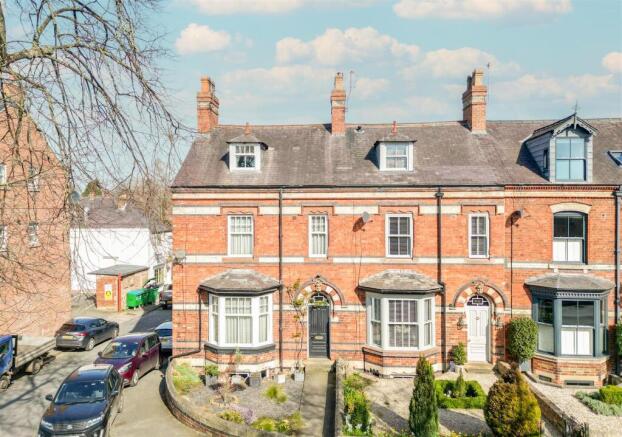 4 bedroom end of terrace house for sale