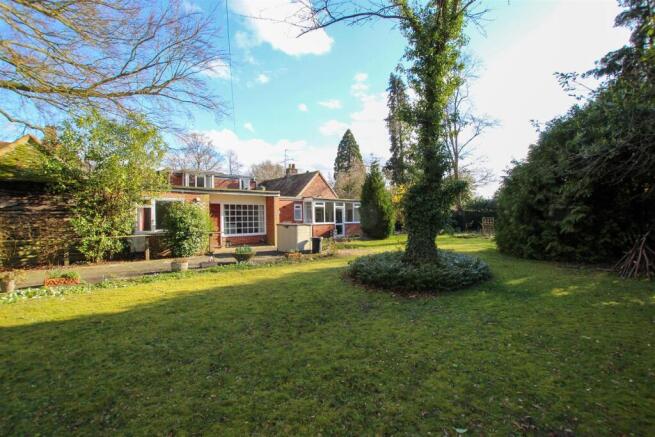 3 bedroom detached bungalow for sale