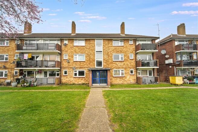 2 bedroom ground floor flat for sale