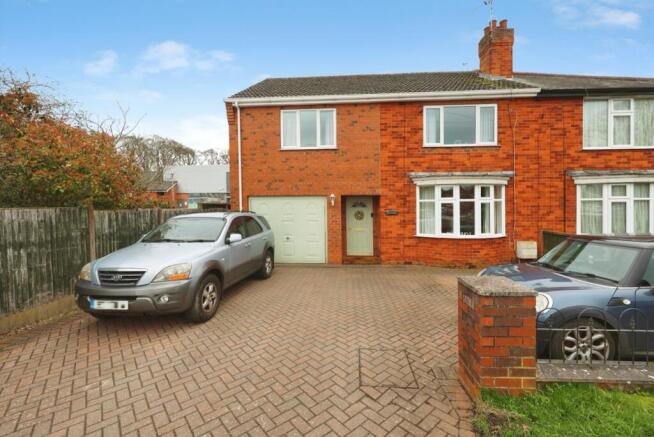 5 bedroom semi-detached house for sale