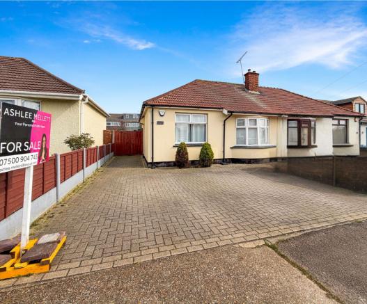 2 bedroom semi-detached bungalow for sale