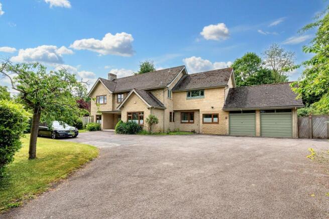 5 bedroom detached house for sale