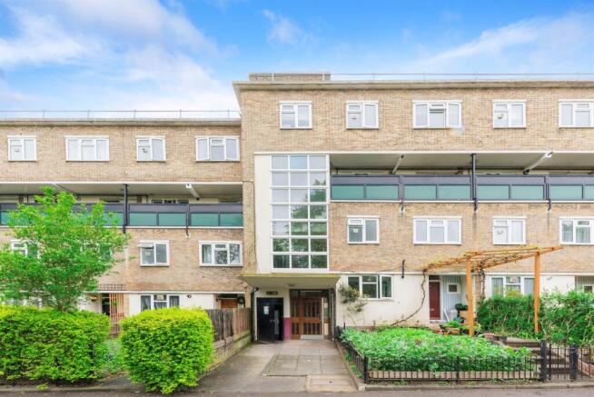 3 bedroom flat for sale
