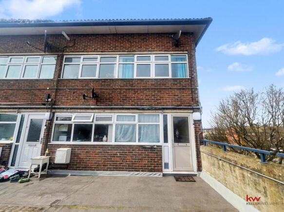 3 bedroom maisonette for sale