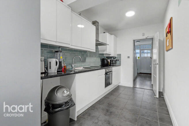 5 bedroom end of terrace house for sale