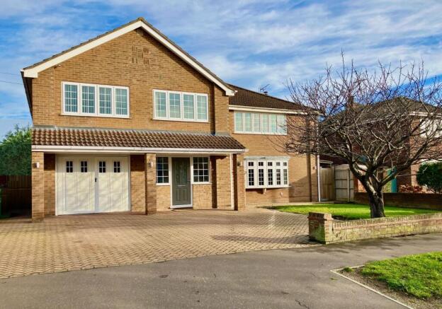 5 bedroom detached house for sale
